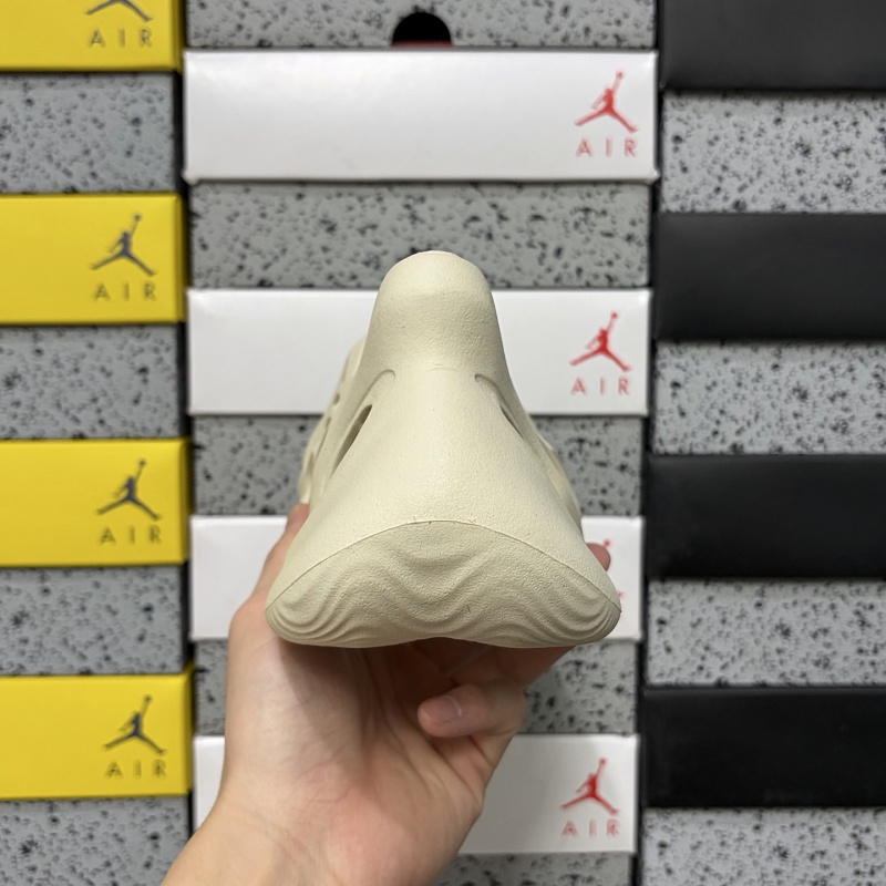 Foam Rnnr · 4