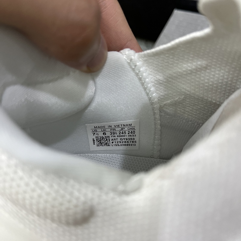 Ultraboost Light 2