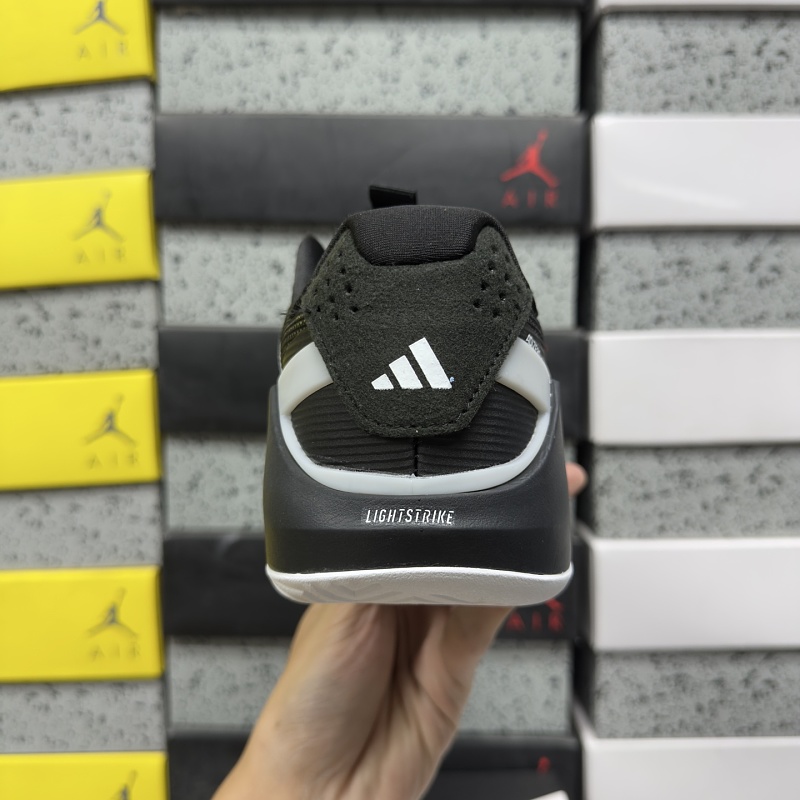 Adizero Ubersonic 5 M 2