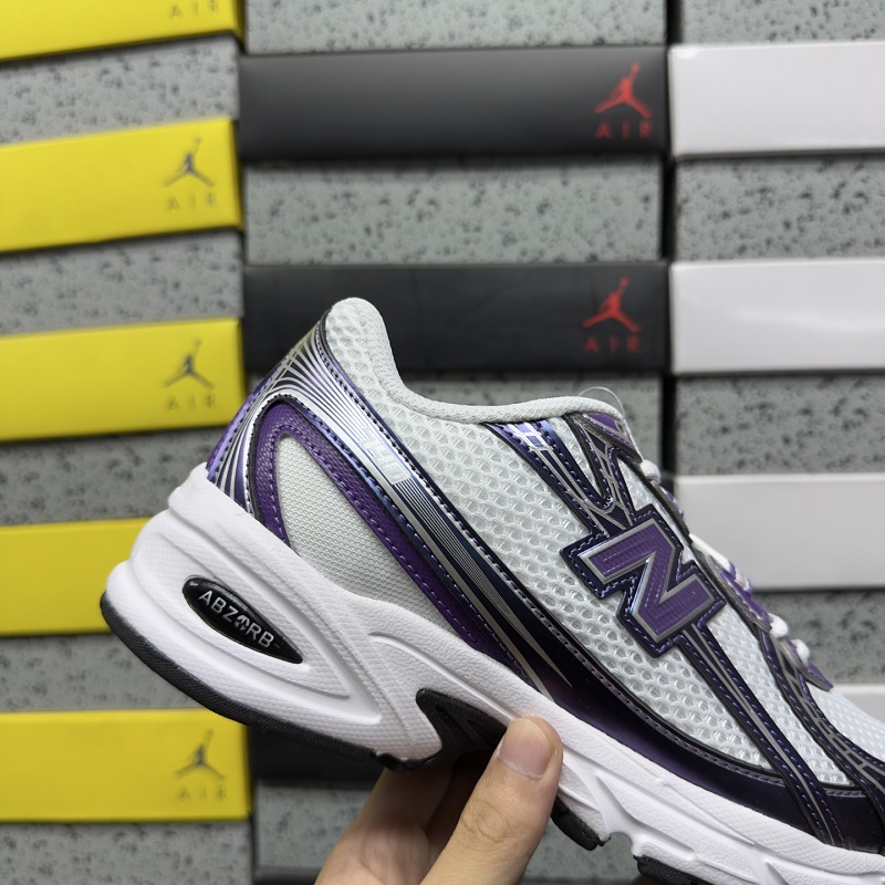 New Balance 740 Sneakers · 6