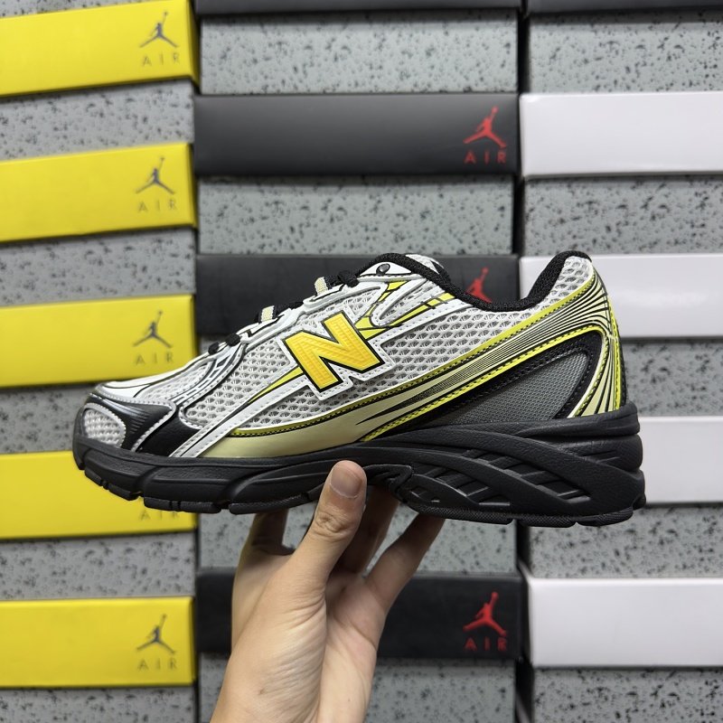 New Balance 740 Sneakers · 3