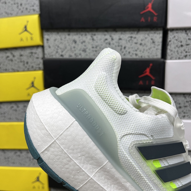 Ultraboost Light 7