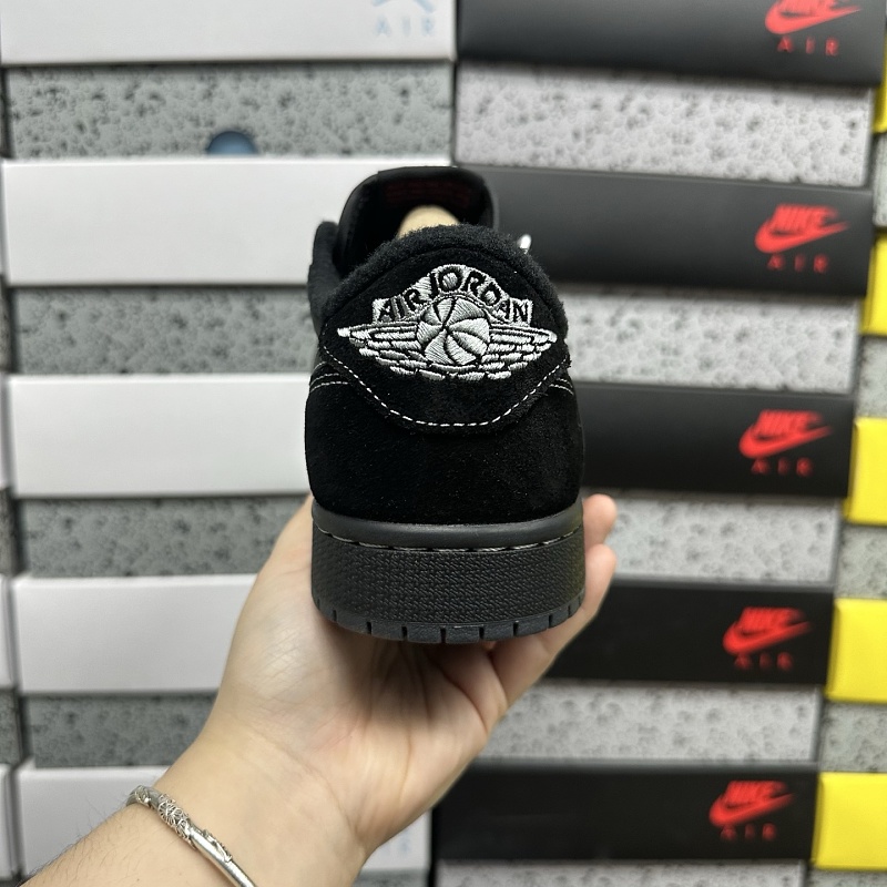 Travis Scott Reverse Swoosh Sneakers · 3