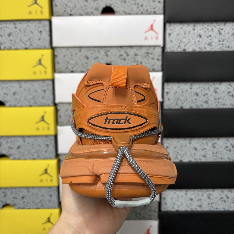 Track 3.0 7000 · 6