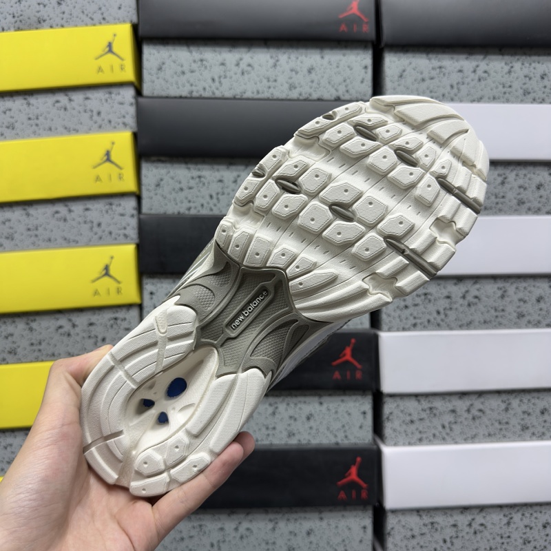 New Balance 740 Sneakers
