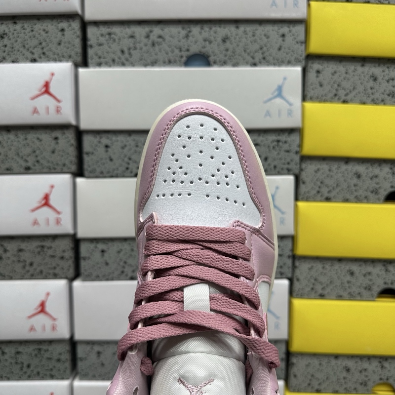 Jordan 1 Travis Scott 7