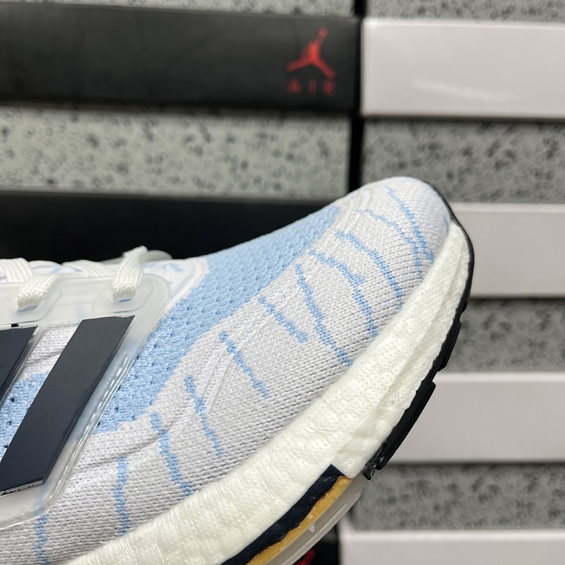 Ultraboost Light 8