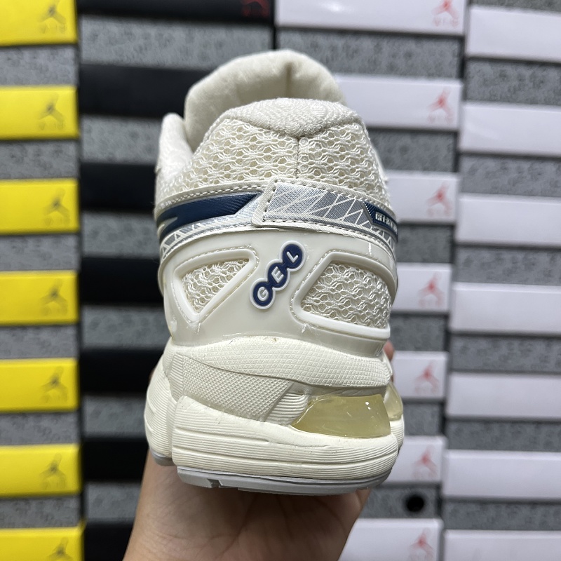 Asics Sneakers · 3