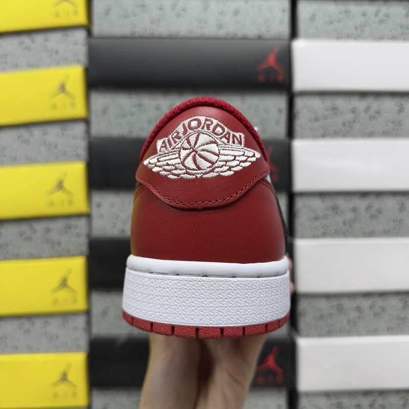 Travis Scott Reverse Swoosh Sneakers · 4