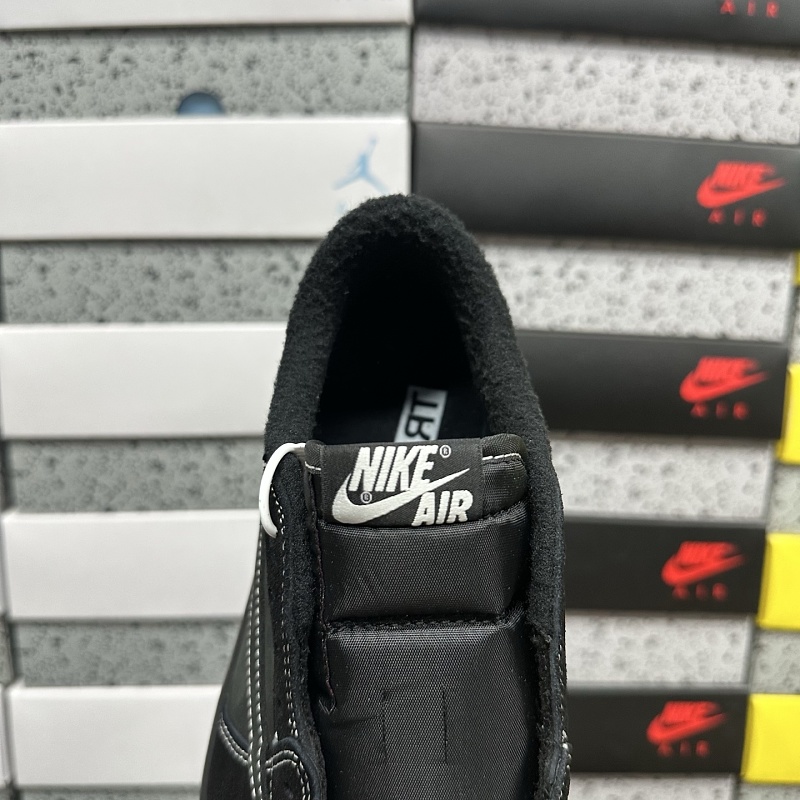 Travis Scott Reverse Swoosh Sneakers · 4