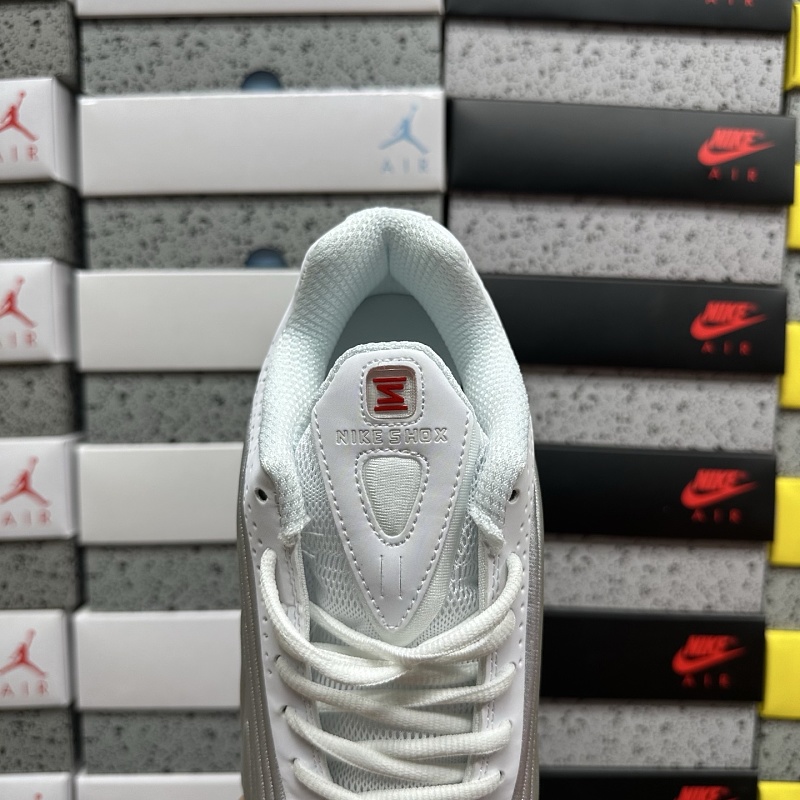 Shox R4 · 4