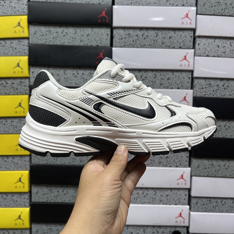 Nike Vomero 10