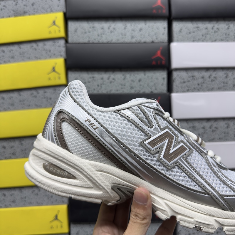 New Balance 740 Sneakers · 6