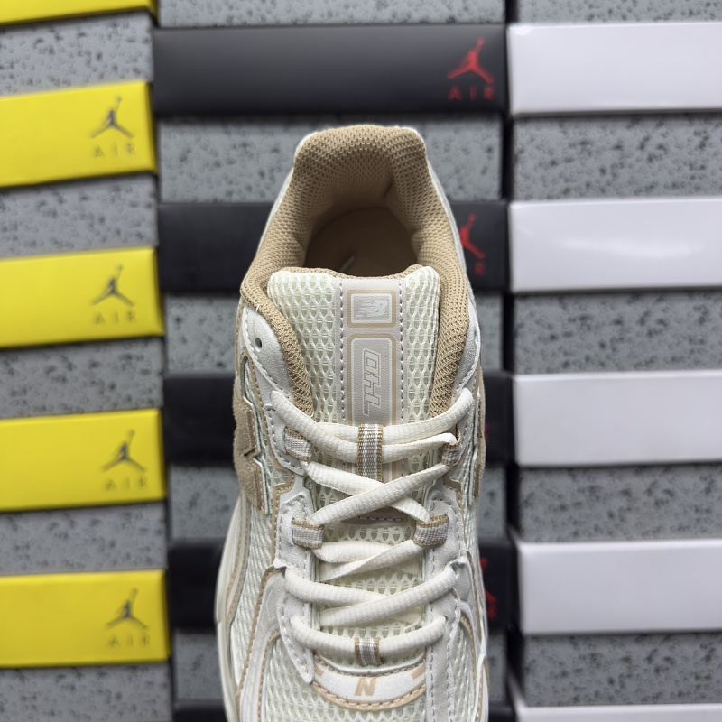 New Balance 740 Sneakers · 4