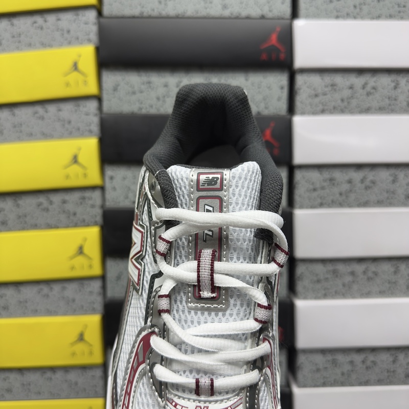 New Balance 740 Sneakers · 4