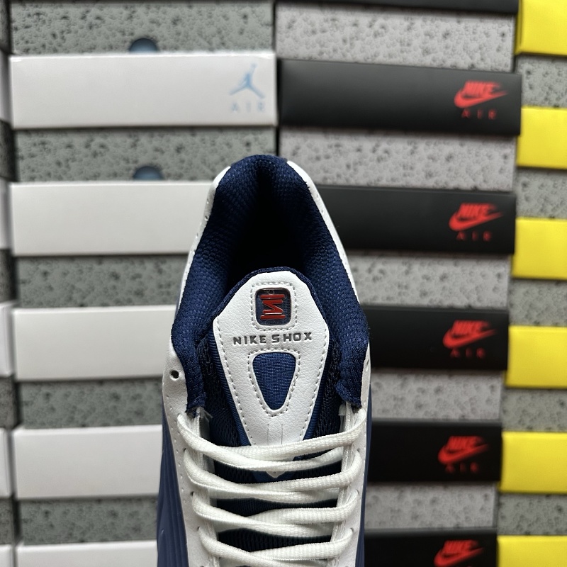 Shox R4 · 4