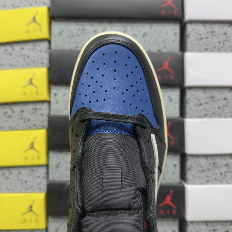 Travis Scott Reverse Swoosh Sneakers · 6