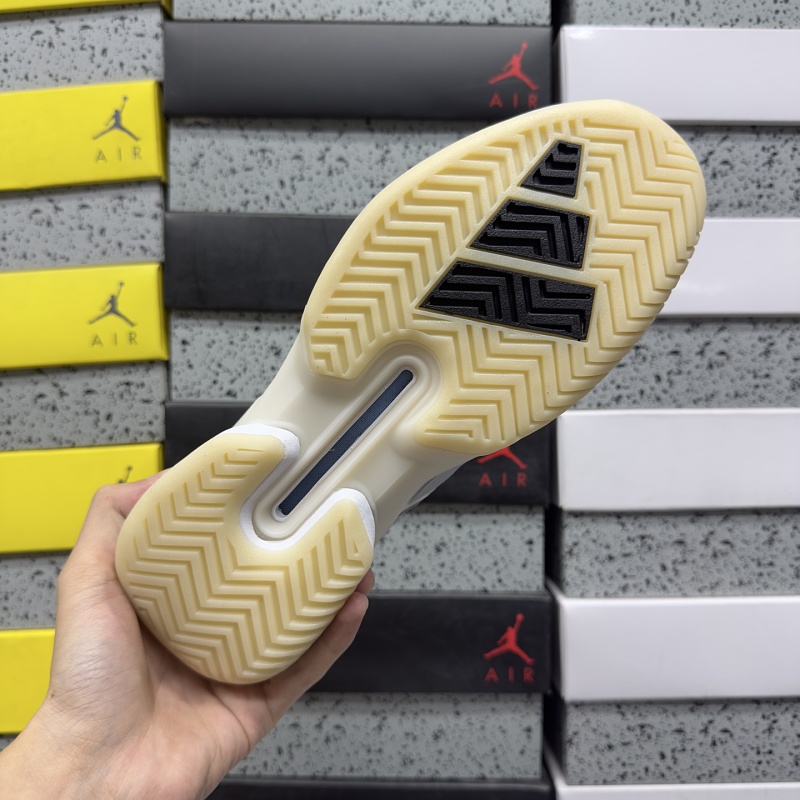 Adizero Ubersonic 5 M