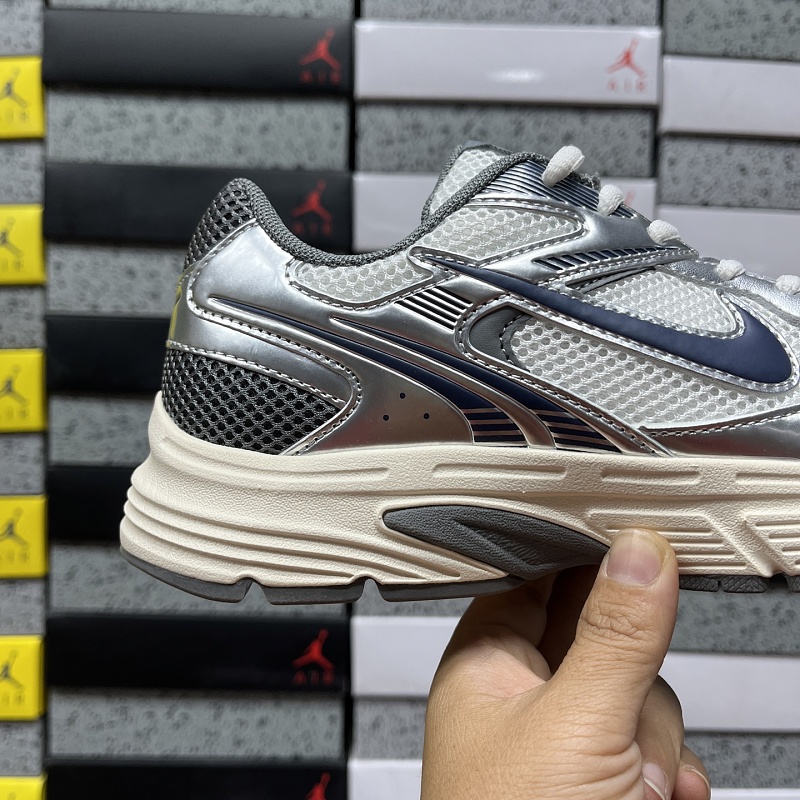 Nike Vomero 7