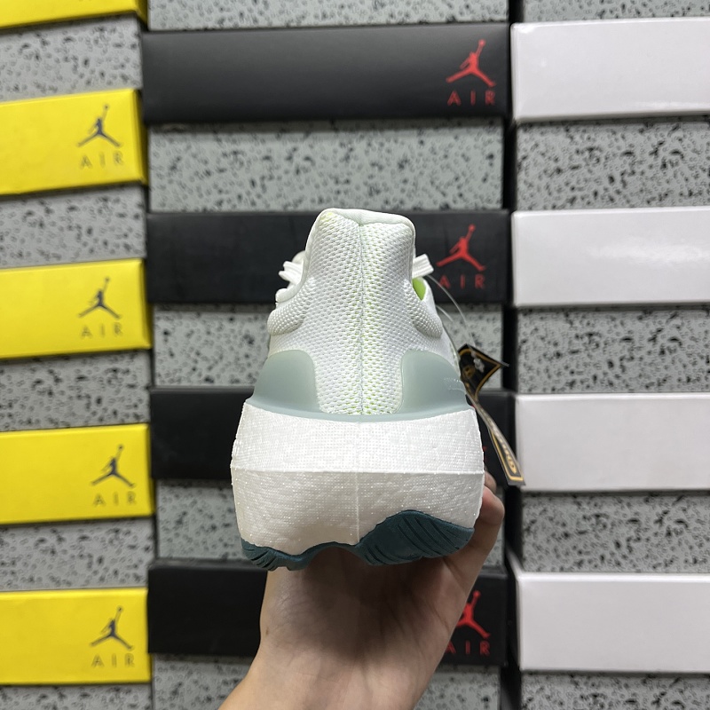 Ultraboost Light 3