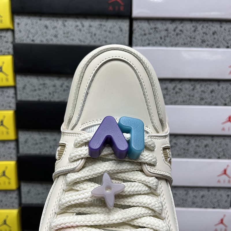 Trainer Maxi White · 6