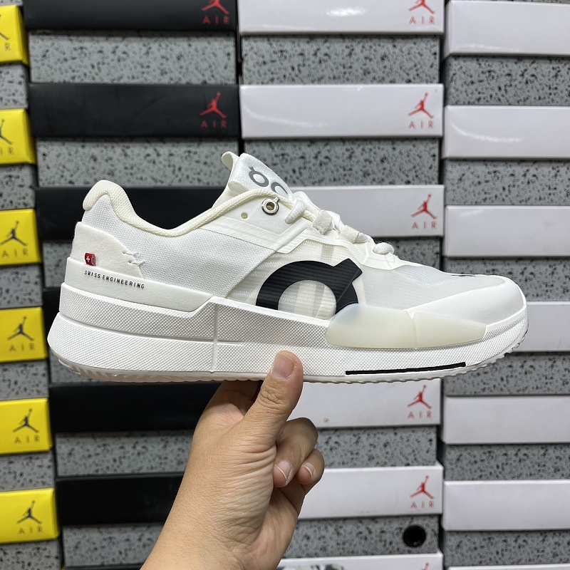 The Roger Pro2 M929282x153221 · 6