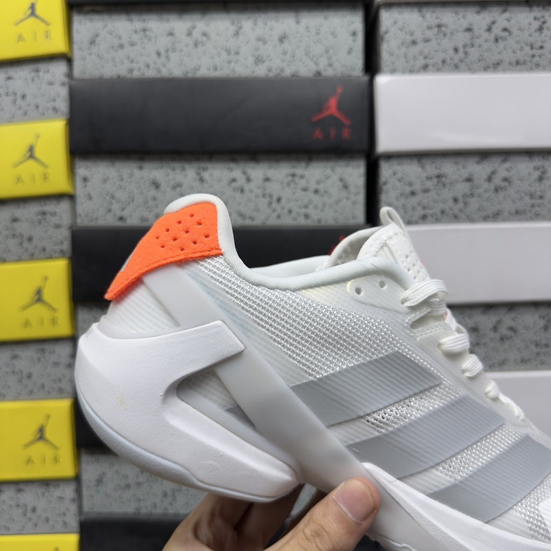Adizero Ubersonic 5 M 6