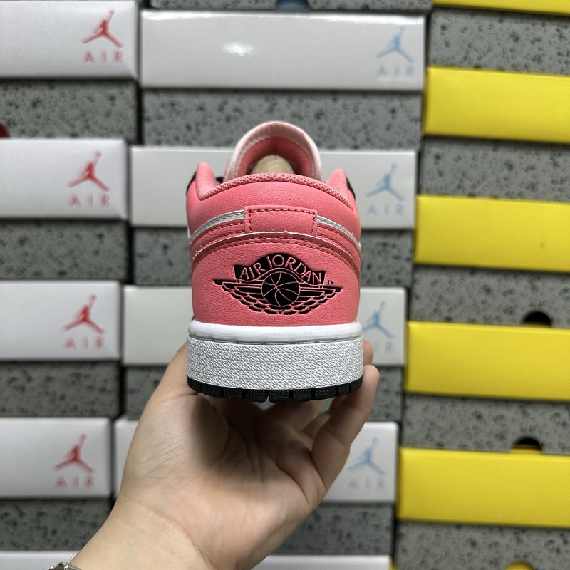 Jordan 1 Travis Scott 3