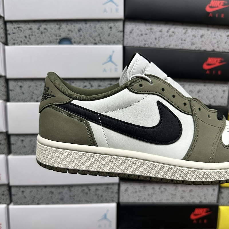 Travis Scott Reverse Swoosh Sneakers · 5