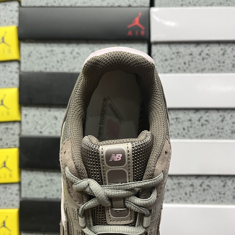 New Balance 204 Sneakers · 4