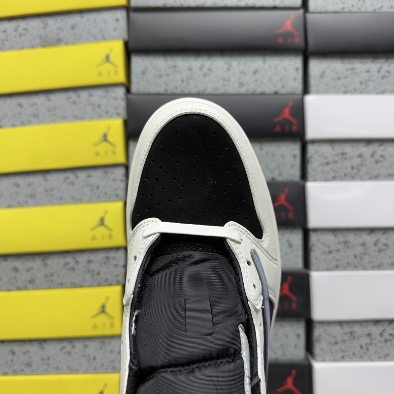 Travis Scott Reverse Swoosh Sneakers · 6