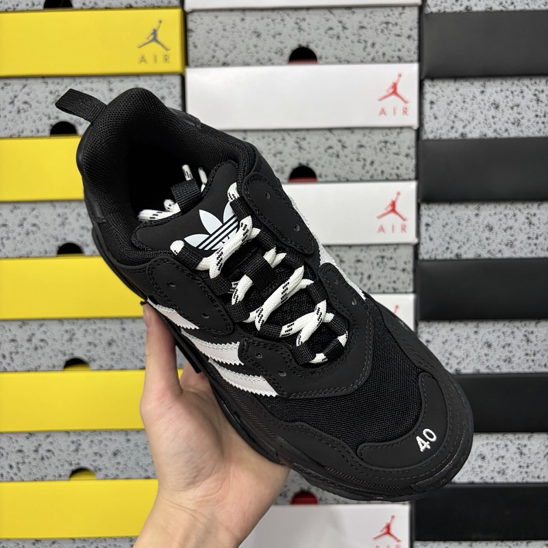 Triple S 1090 · 4