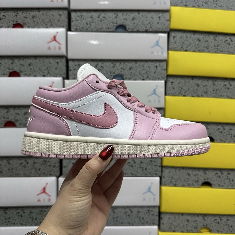 Jordan 1 Travis Scott 9