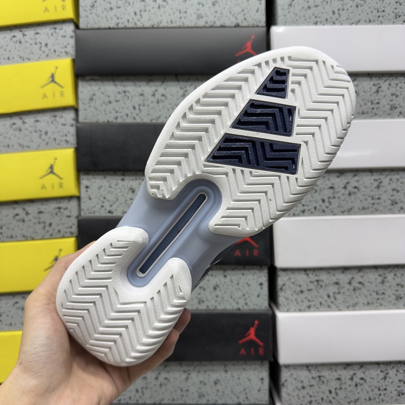 Adizero Ubersonic 5 M