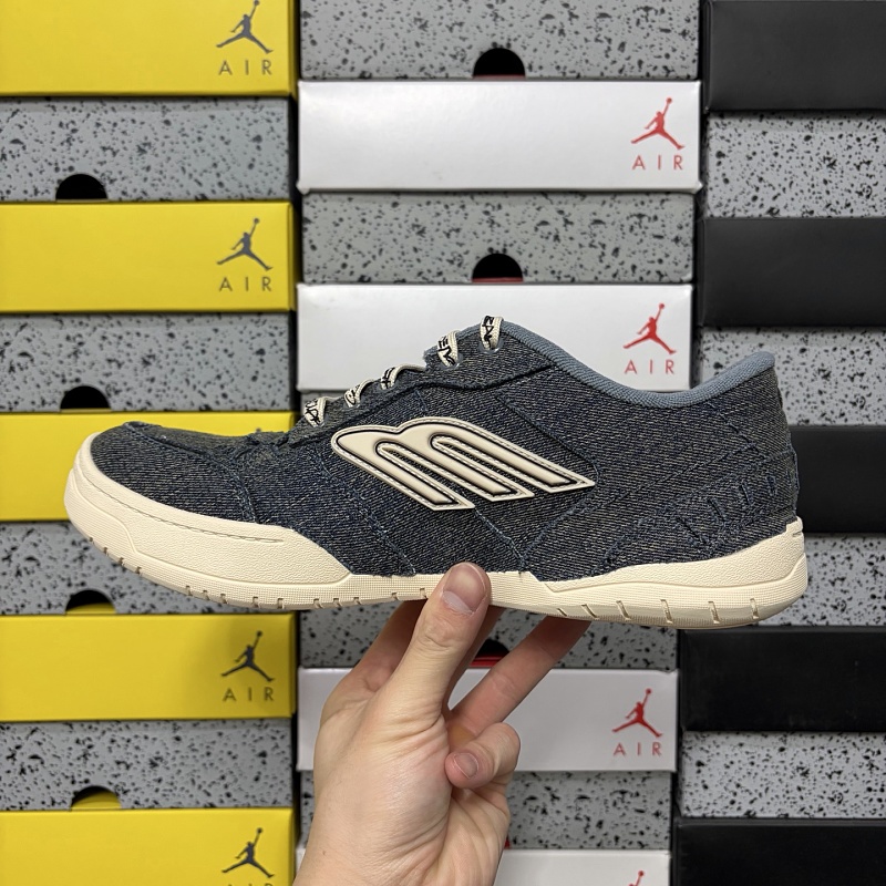 Hamptons Worn Out 4090 · 4