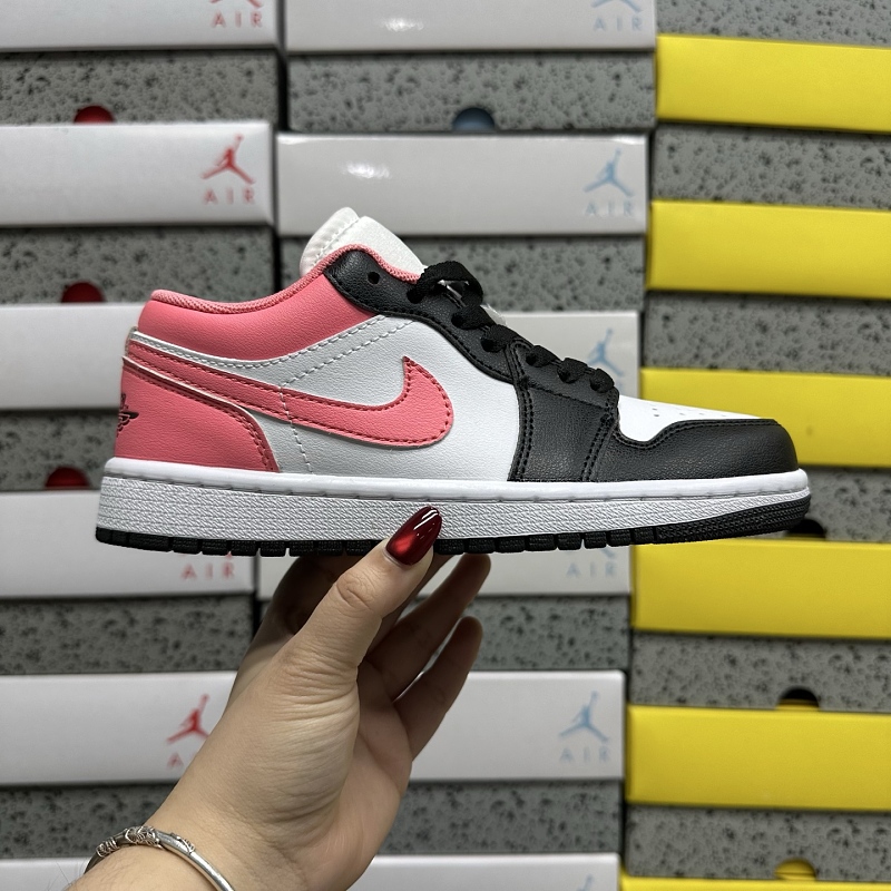 Jordan 1 Travis Scott 9