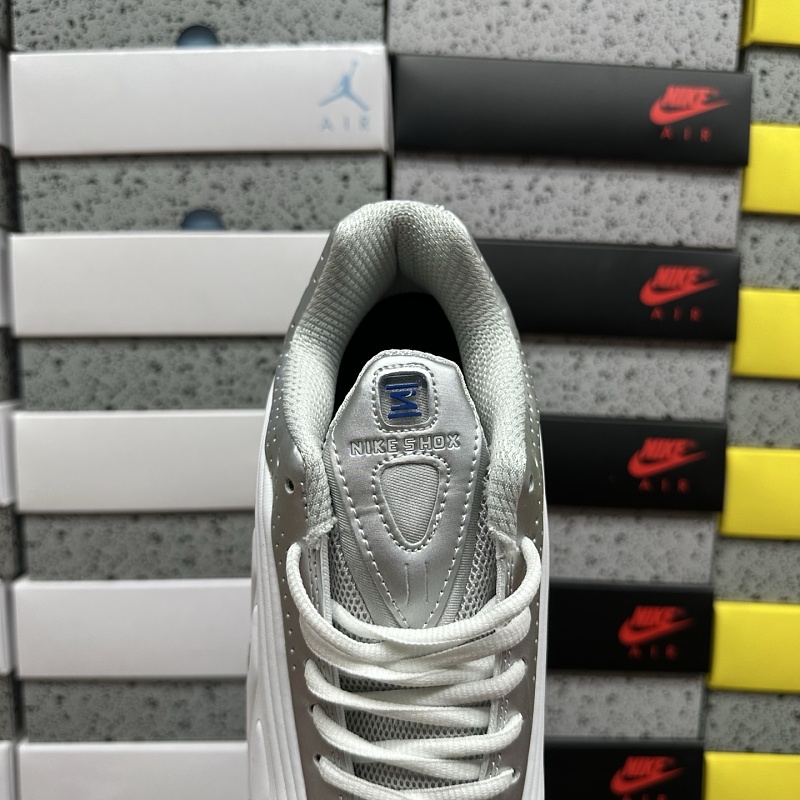 Shox R4 · 4