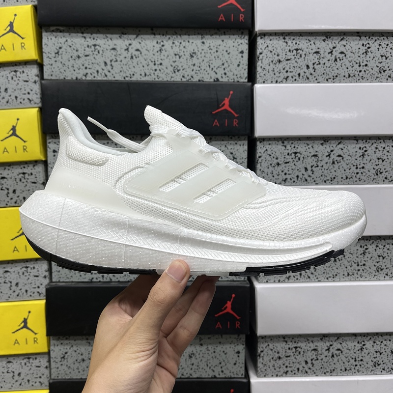 Ultraboost Light 10