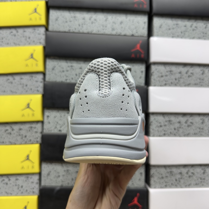 Yeezy 700 2