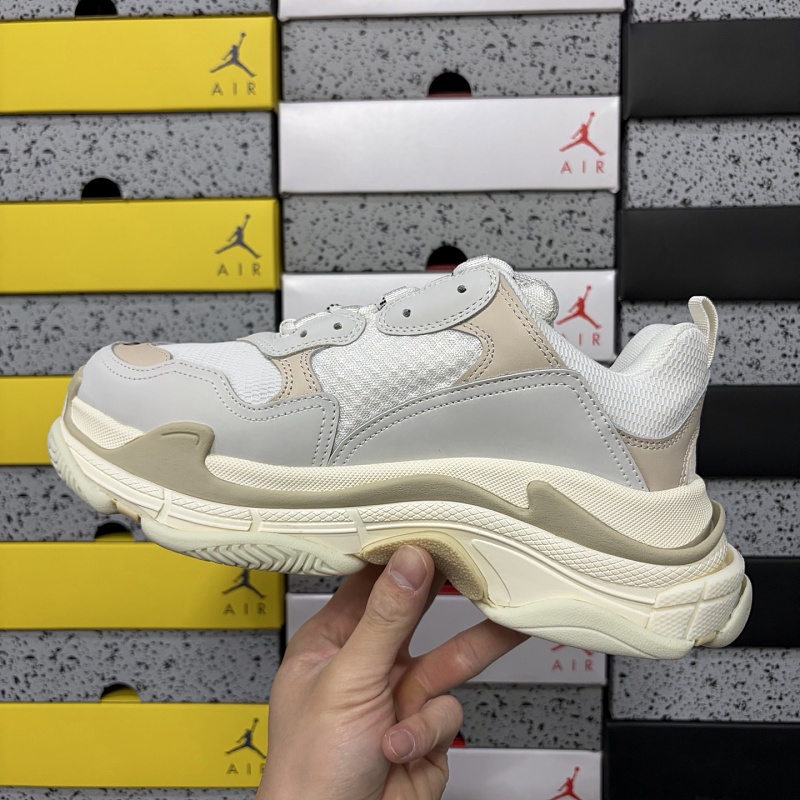 Triple S 9002 · 4