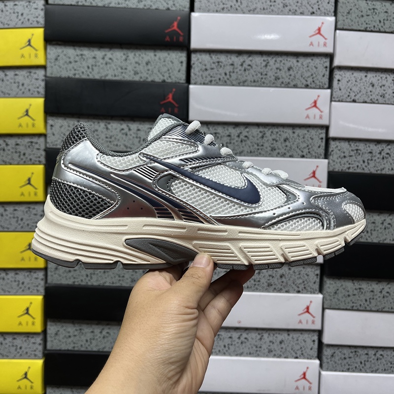 Nike Vomero 10