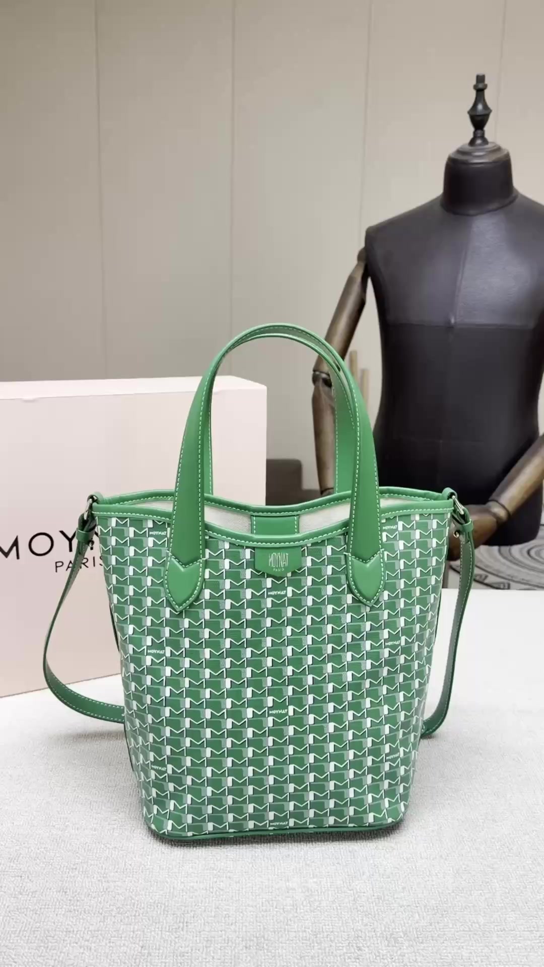 Xinxin Moynat M Canvas 20*23cm
