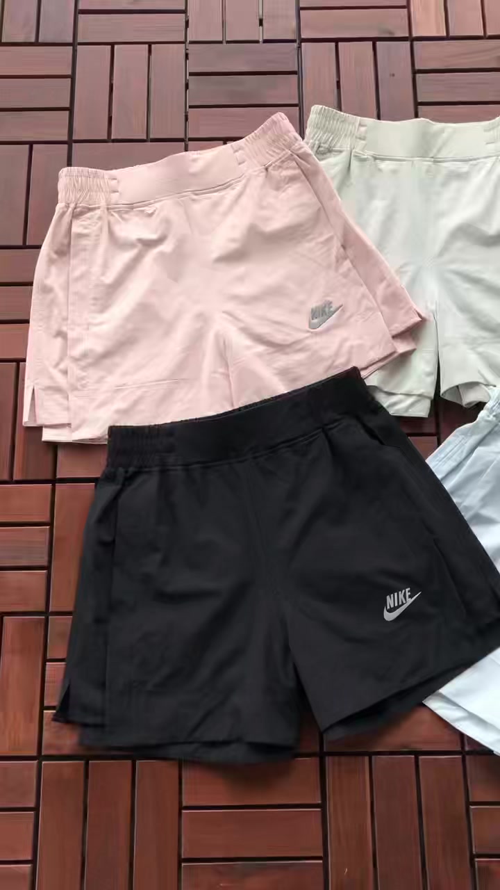Nike Shorts Woman 3