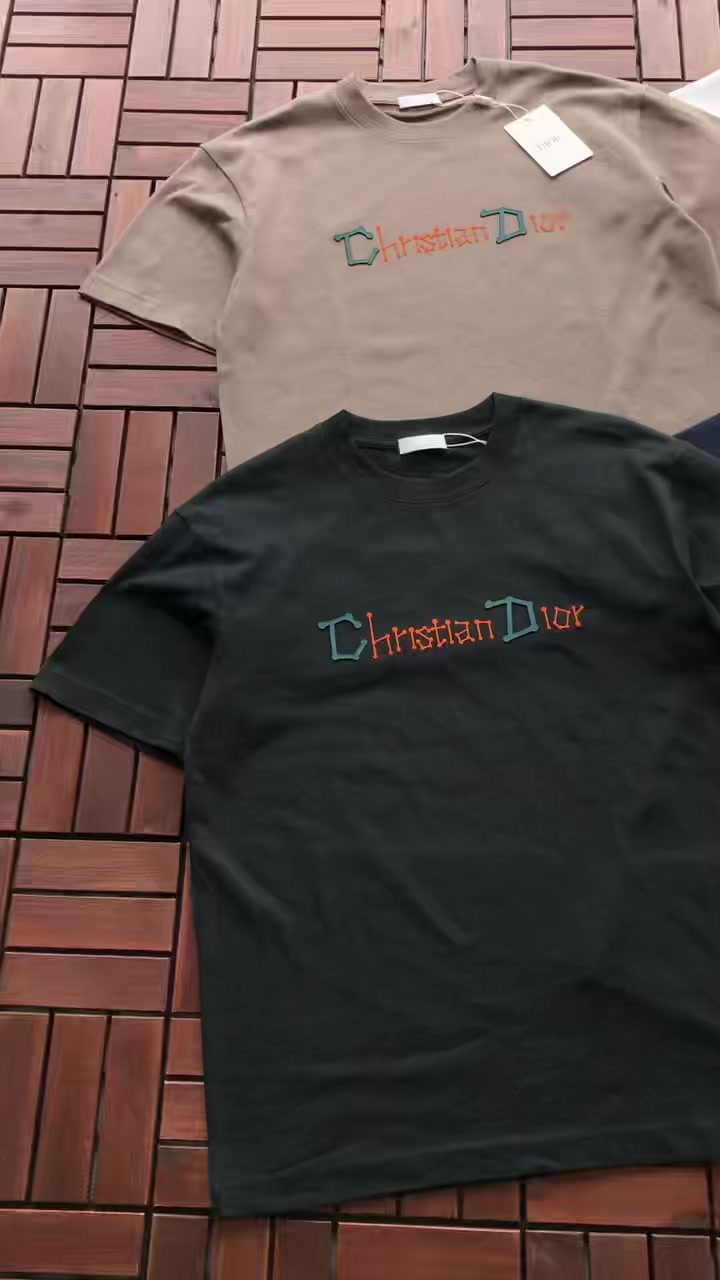 D O T-shirt · 3