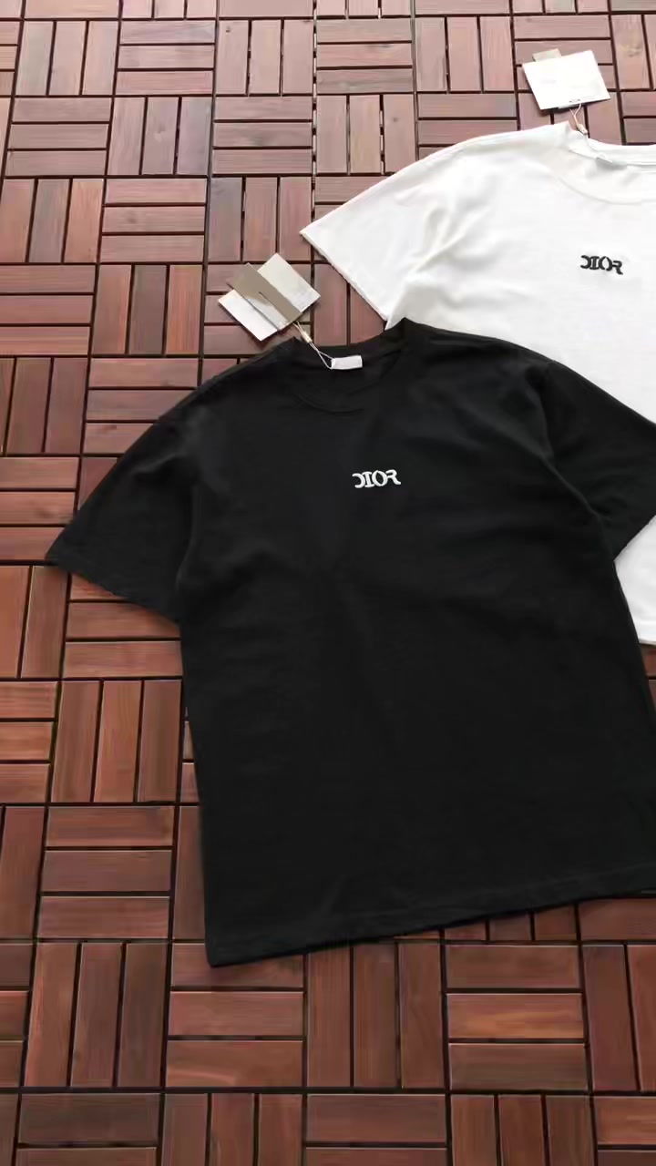 D O T-shirt · 2