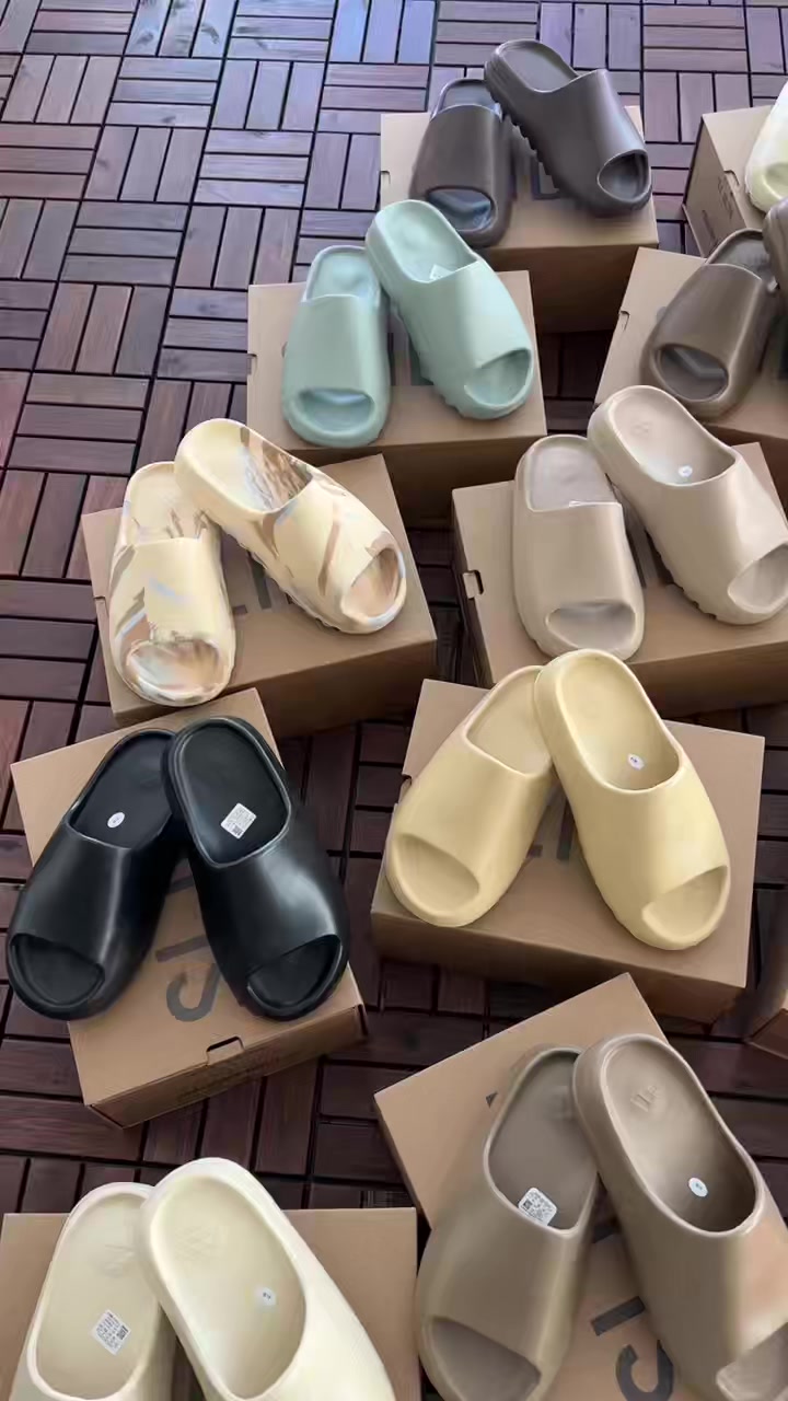 Y Zy & Di As Slippers · 3