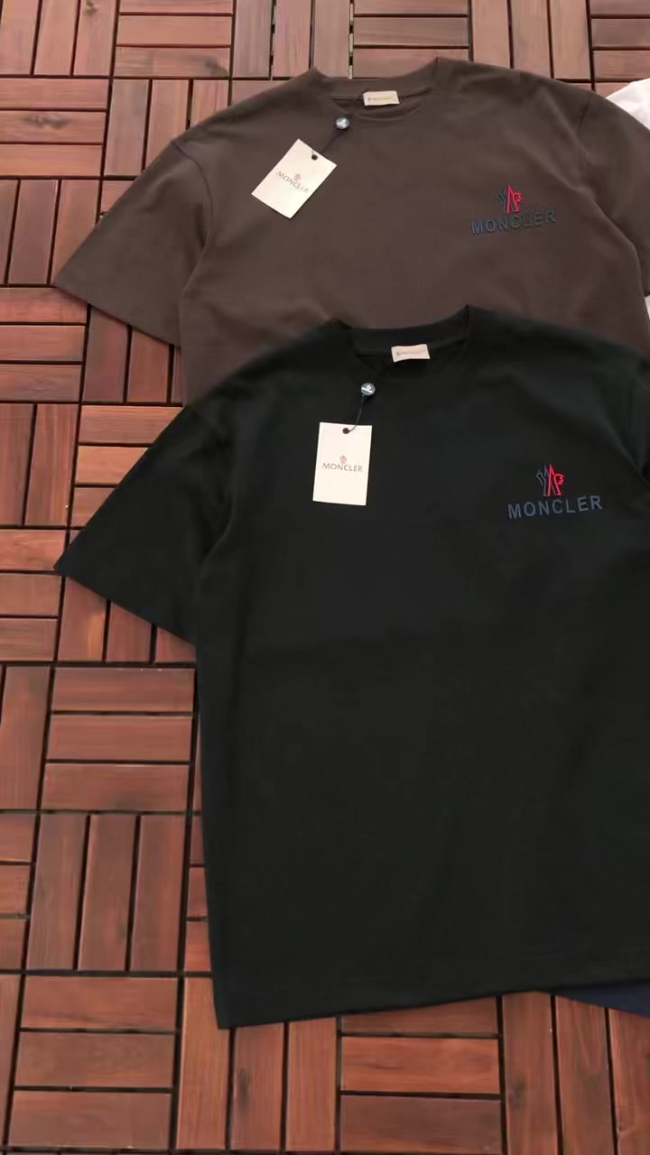 M R T-shirt · 3