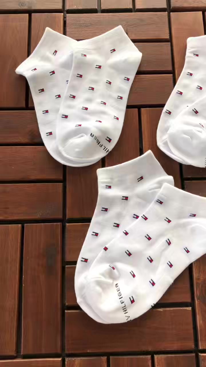 T H R Socks