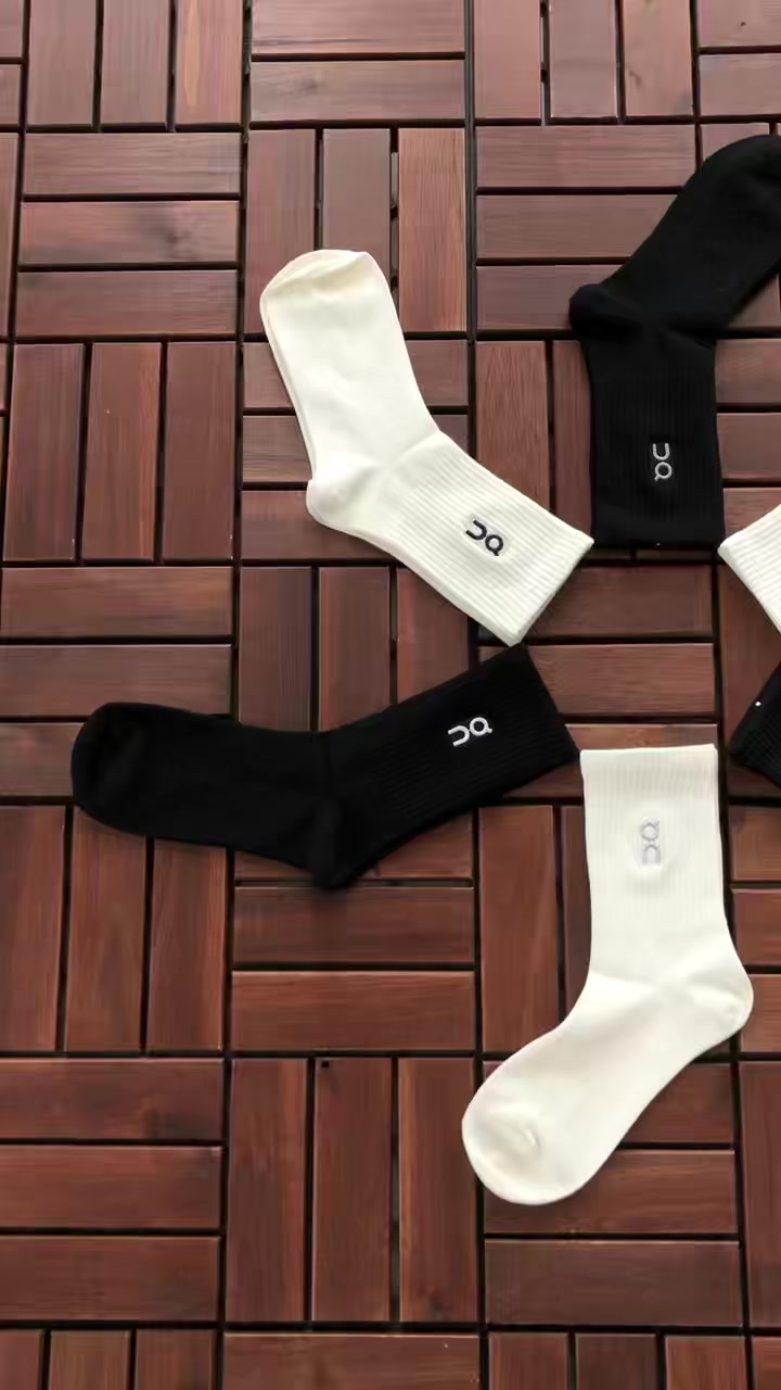 On Ru I G Socks