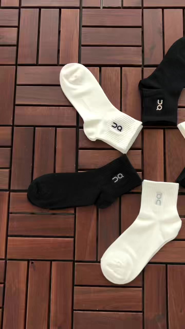 On Ru I G Socks